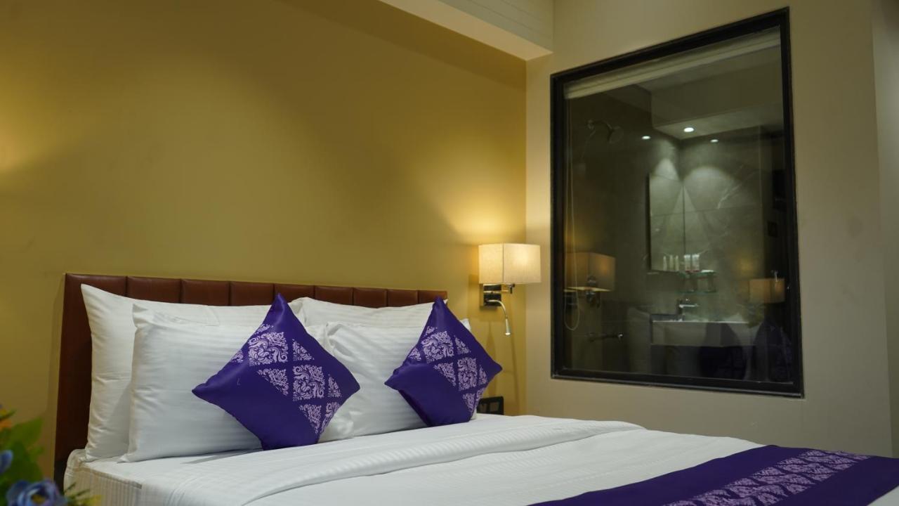 Hotel Purple Beds By Vits Dwarkesh, Surat Salabatpura Esterno foto