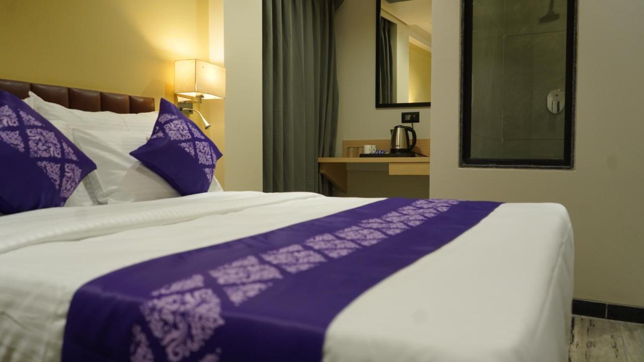 Hotel Purple Beds By Vits Dwarkesh, Surat Salabatpura Esterno foto