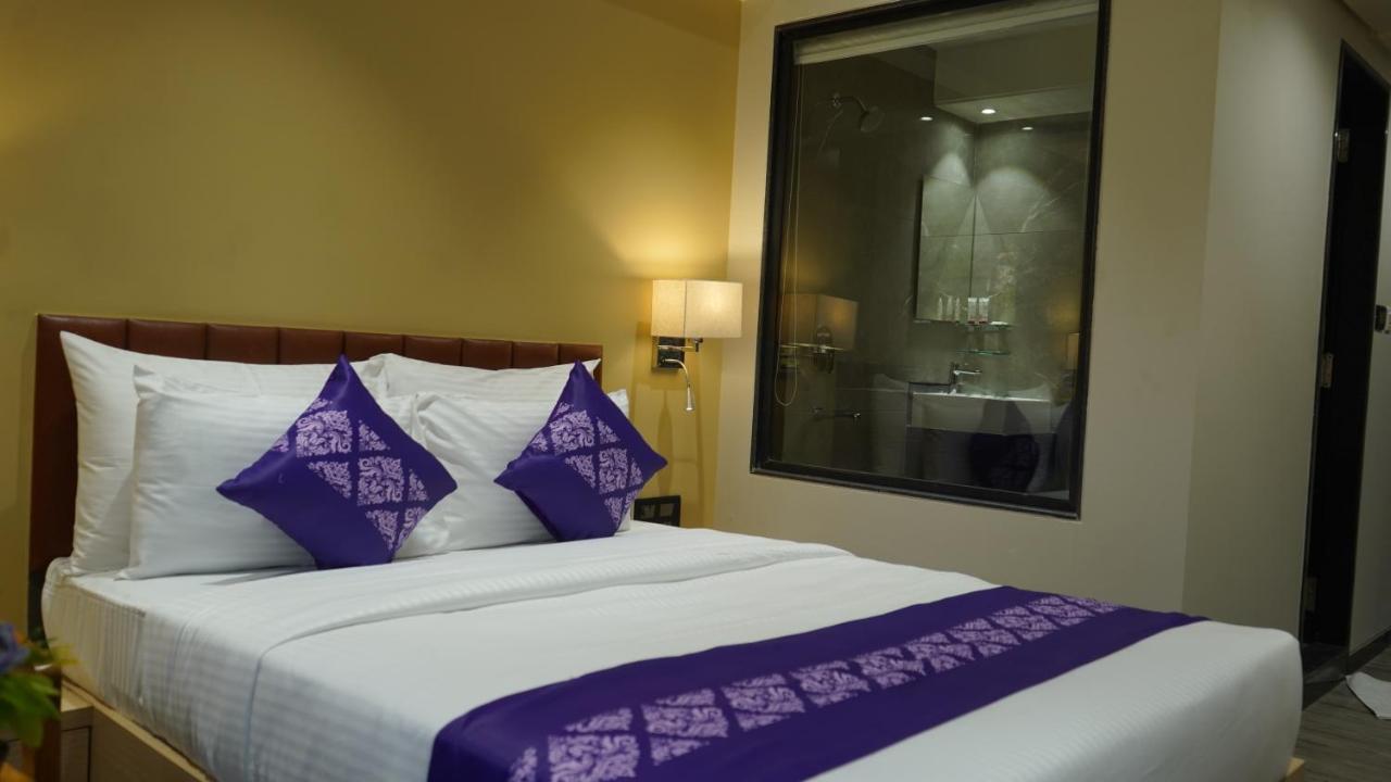 Hotel Purple Beds By Vits Dwarkesh, Surat Salabatpura Esterno foto