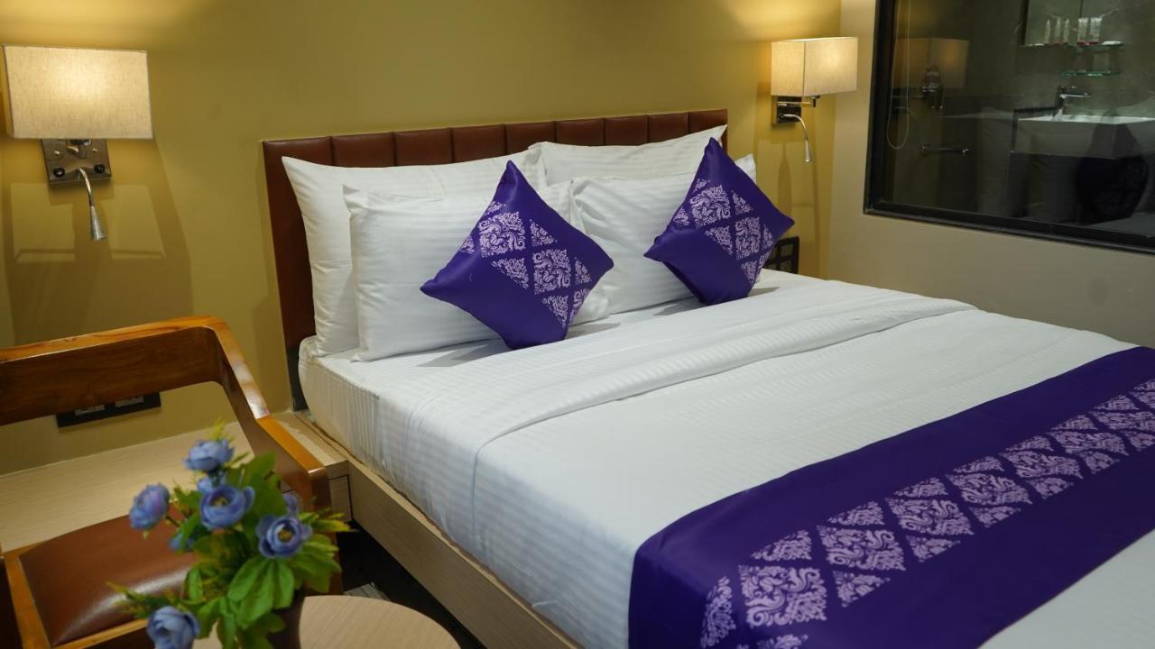 Hotel Purple Beds By Vits Dwarkesh, Surat Salabatpura Esterno foto