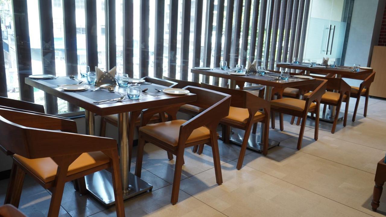 Hotel Purple Beds By Vits Dwarkesh, Surat Salabatpura Esterno foto