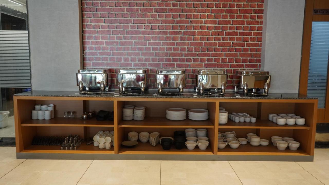 Hotel Purple Beds By Vits Dwarkesh, Surat Salabatpura Esterno foto