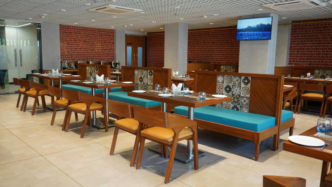 Hotel Purple Beds By Vits Dwarkesh, Surat Salabatpura Esterno foto