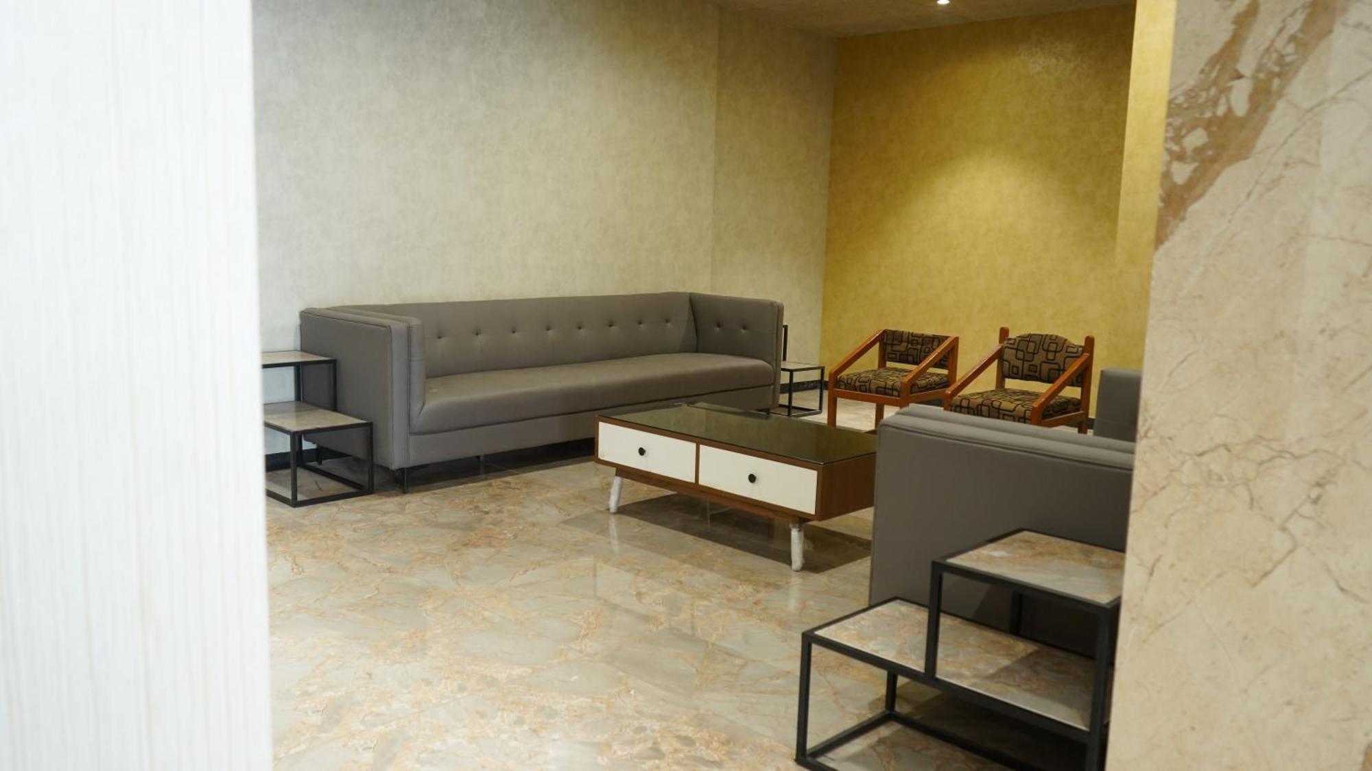 Hotel Purple Beds By Vits Dwarkesh, Surat Salabatpura Esterno foto
